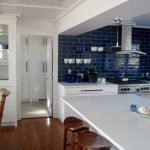 Cocina combinada con comedor.