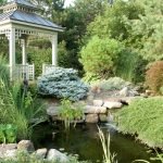 Gazebo junto al estanque