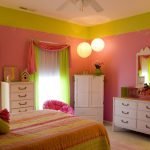 Dormitorio rosa y verde