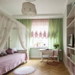 Cortinas de sombra verde en el dormitorio