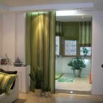 Cortinas verdes en el balcón