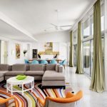 Apartamento con ventanas panorámicas.