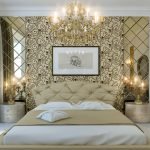 Lámparas con velas junto a la cama