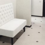 Sofá blanco pequeño