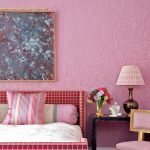 Tonos de rosa en el diseño del dormitorio.