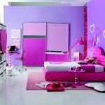 interior de color lila-rosa