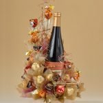 Composición de botellas y dulces