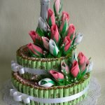 Pastel de dulces y champán