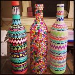 Motivos étnicos en la botella.