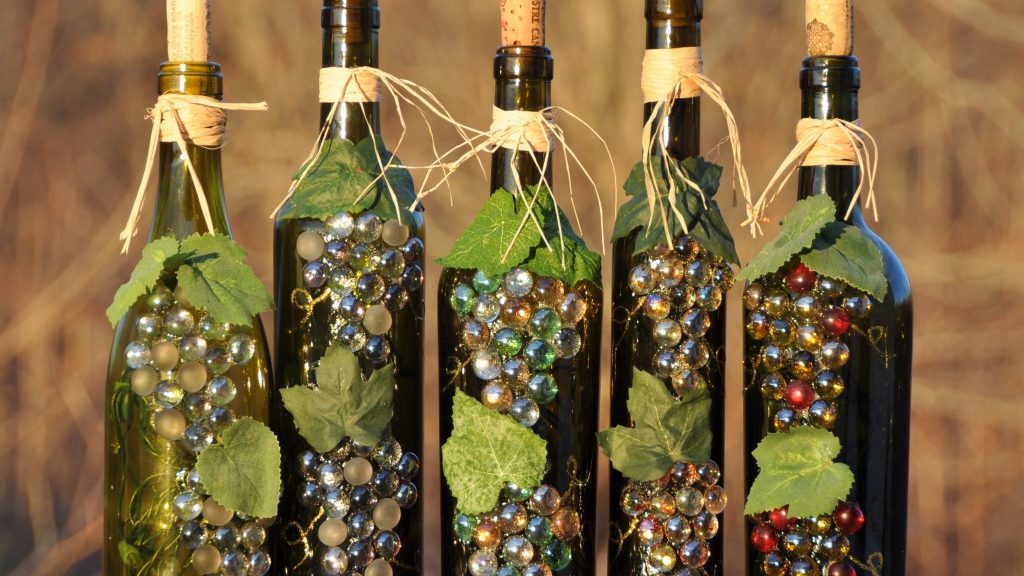 Trang trí chai nho trang trí