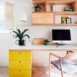Maceta sobre la mesa