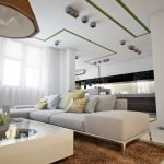 Salón con muebles tapizados en blanco.