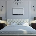 Mesitas de noche oscuras en una habitación luminosa