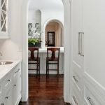 Pequeña cocina blanca