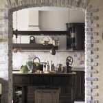 Decorando el arco con baldosas de ladrillo