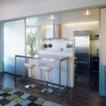 Refrigerador de acero en el interior
