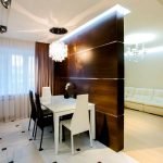 Mesa blanca en la cocina