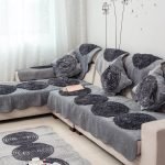 Colcha con almohadas negras