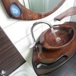 Fregadero de madera en el interior