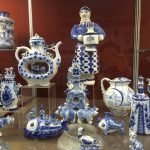 Expone en el museo con pintura de Gzhel