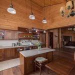 Cocina combinada con comedor.