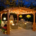 Gazebo de iluminación en la noche