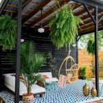 Cenador de estilo oriental con plantas vivas