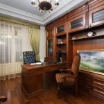 Cortinas con lambrequines en el interior.