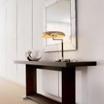 Lámpara sobre la mesa
