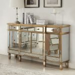 Cuadros sobre la mesa