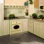 Muebles blancos en la cocina.