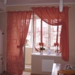 Cortinas rojas en el interior
