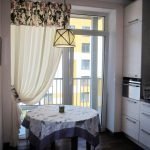 Araña sobre la mesa del comedor