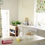 Muebles blancos en la cocina.