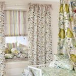 Cortinas en una pequeña flor