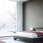 Ventana con cortinas blancas