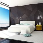 El patrón geométrico en la pared del dormitorio.