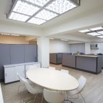 Iluminación LED en una oficina grande