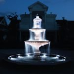 Fuente iluminada