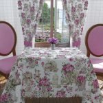 Mesa junto a la ventana