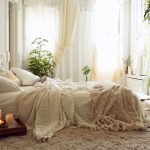 Cortinas blancas en el dormitorio