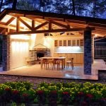 Muebles de cocina a lo largo de la pared