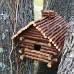 Casita para pájaros en forma de casa