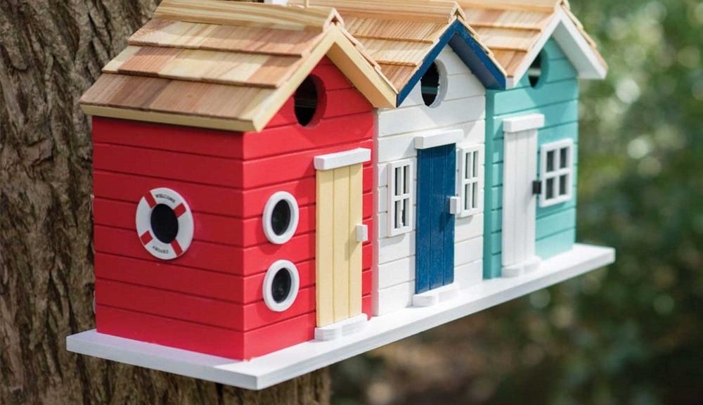 Többszínű madárházak