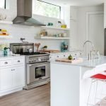 Estantes en la cocina