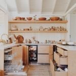 Cocina de aglomerado y estantes