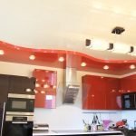 Acentos rojos en el interior.