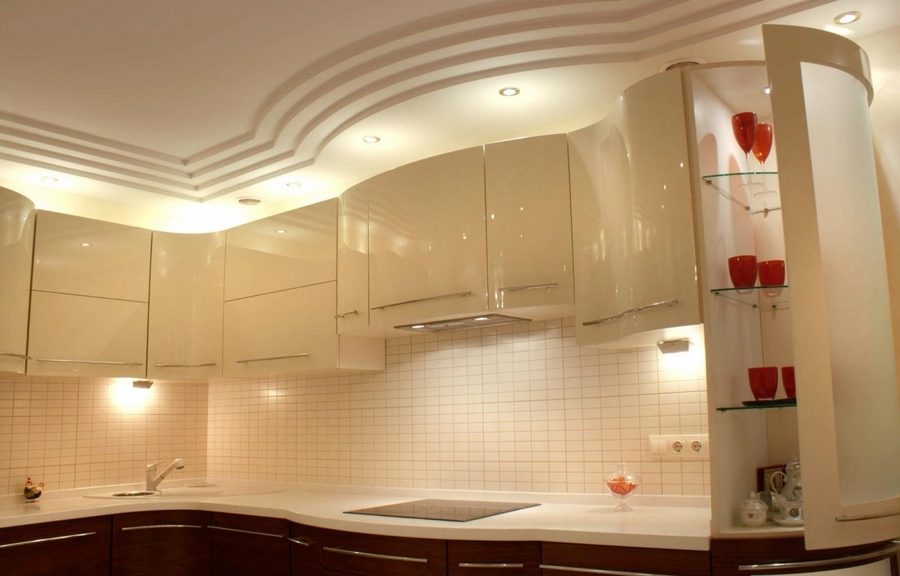 Dizajn stropa od suhozida u kuhinji