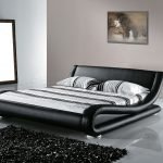 Acento negro en una habitación beige