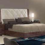 Lámparas junto a la cama